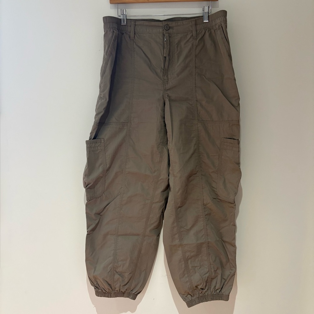 Aritzia TNA Explore Parachute Pant in Modern Taupe